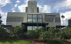 Wyndham Lake Buena Vista Disney Springs Resort